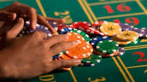 Antarmuka aplikasi mobile wdboss menampilkan menu utama dengan akses ke sportsbook Liga 1, live casino, dan permainan slot